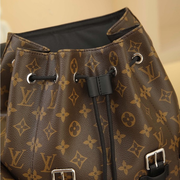 💚 Louis Vuitton Christopher MM Backpack - Picture 5 of 6